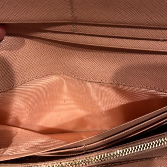 Prada light pink bow wallet!  Nice condition. Double button. Authentication Inc - Picture 11 of 16